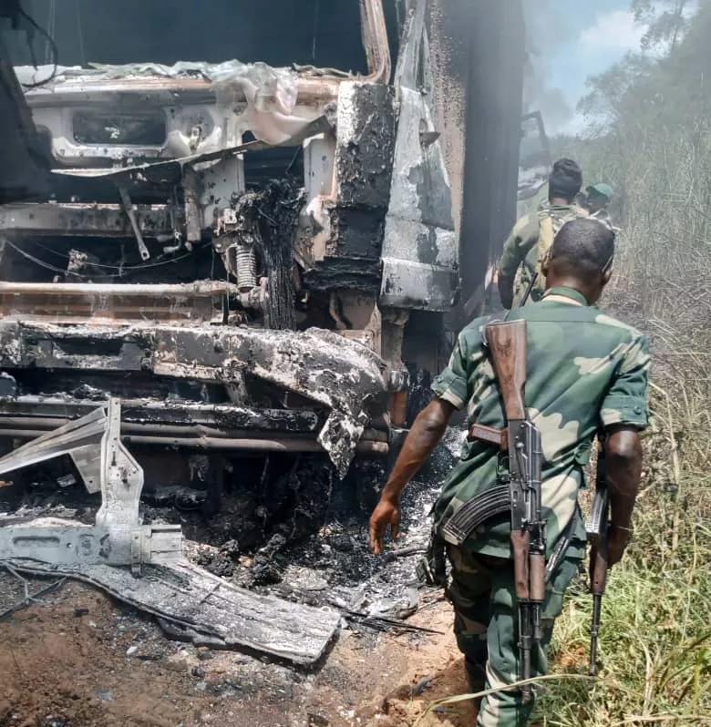 Irumu : 7 gros camions incendiés par les ADF sur la route Komanda-Luna, l’armée dit poursuivre les auteurs